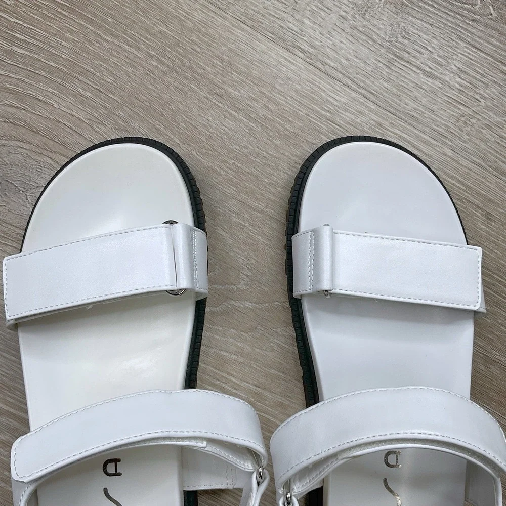 Unisa Sandals Women Size 8 White Strappy Flat Platform Faux Leather NWOB